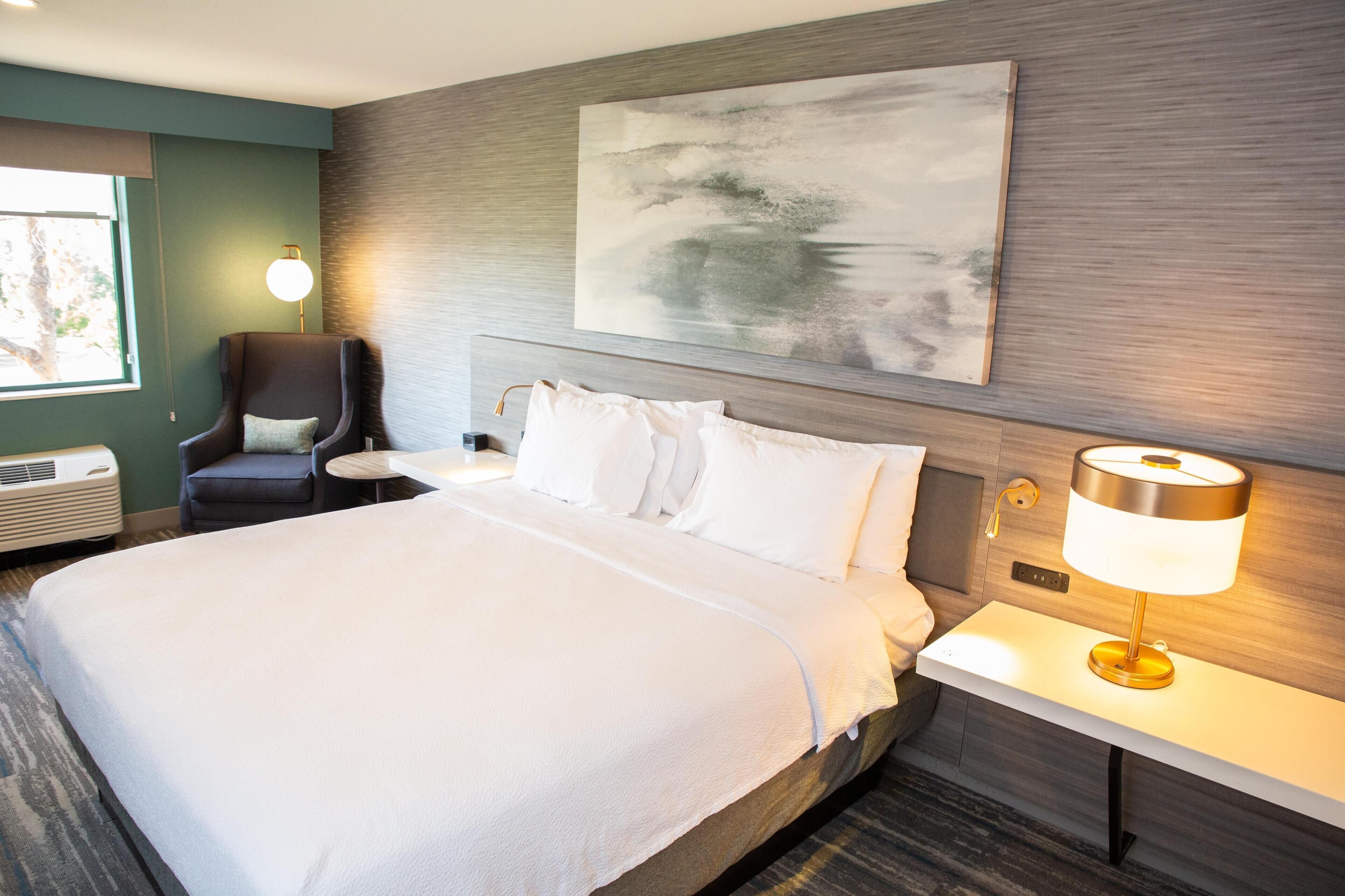 Habitación, 1 cama King size, para no fumadores | Ropa de cama hipoalergénica y edredón 