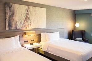 Habitación, 2 camas Queen size, para no fumadores | Ropa de cama hipoalergénica y edredón 