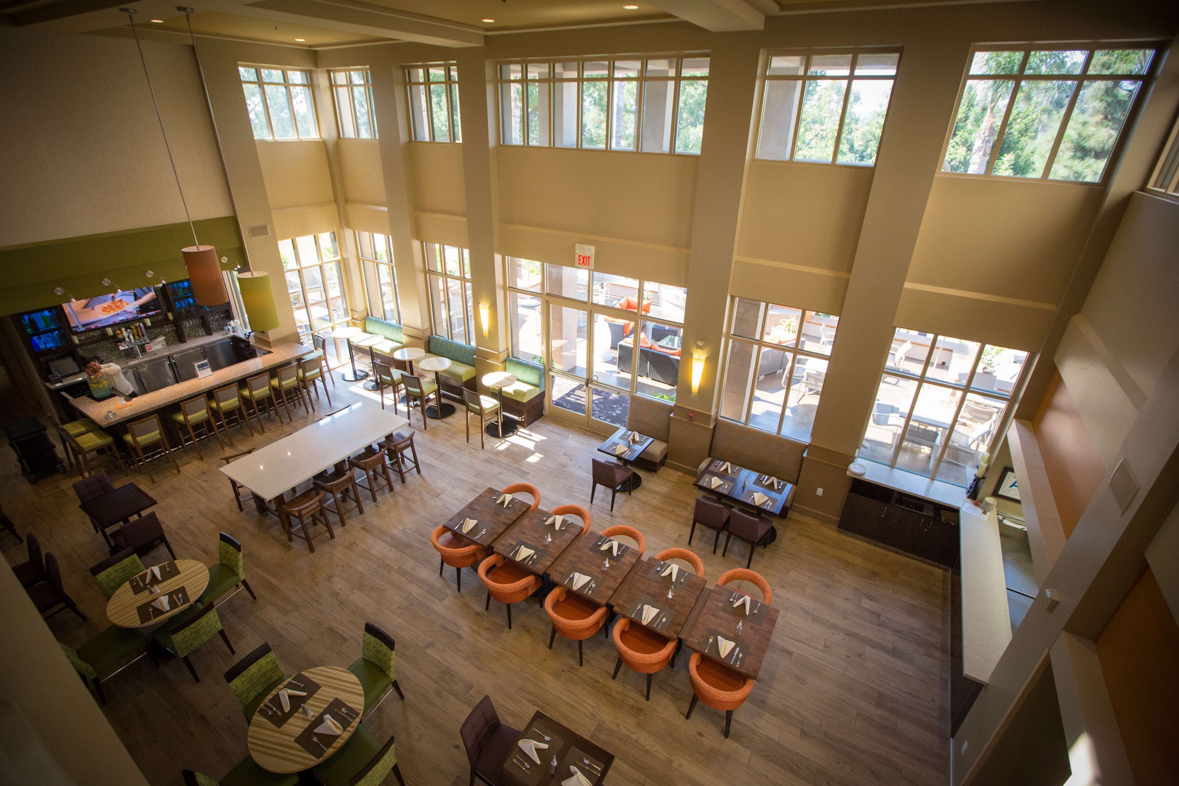 Se sirven desayunos y cenas (con vistas al campo de golf) 