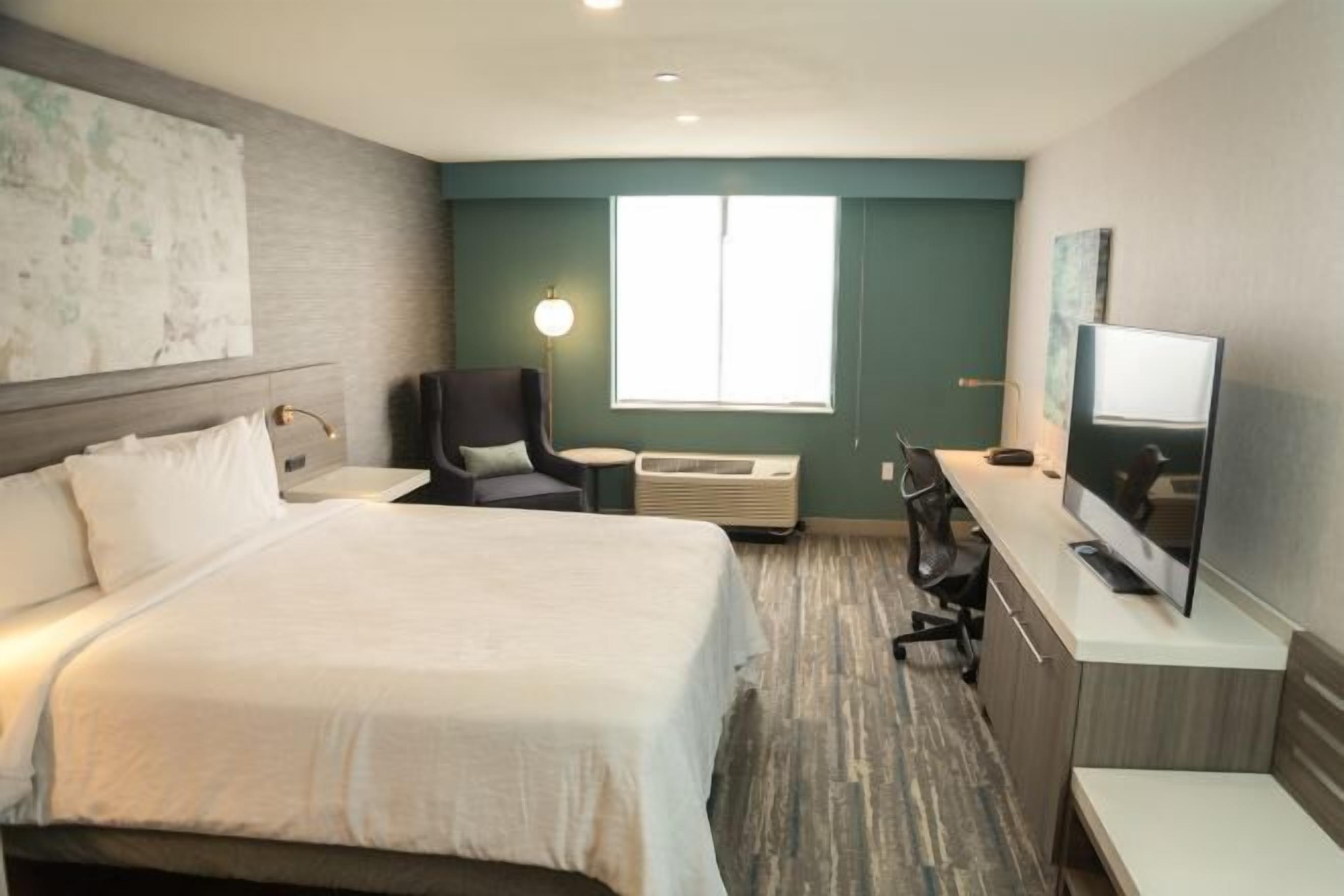 Allergiatestatut vuodevaatteet, untuvapeitot, tallelokero huoneessa