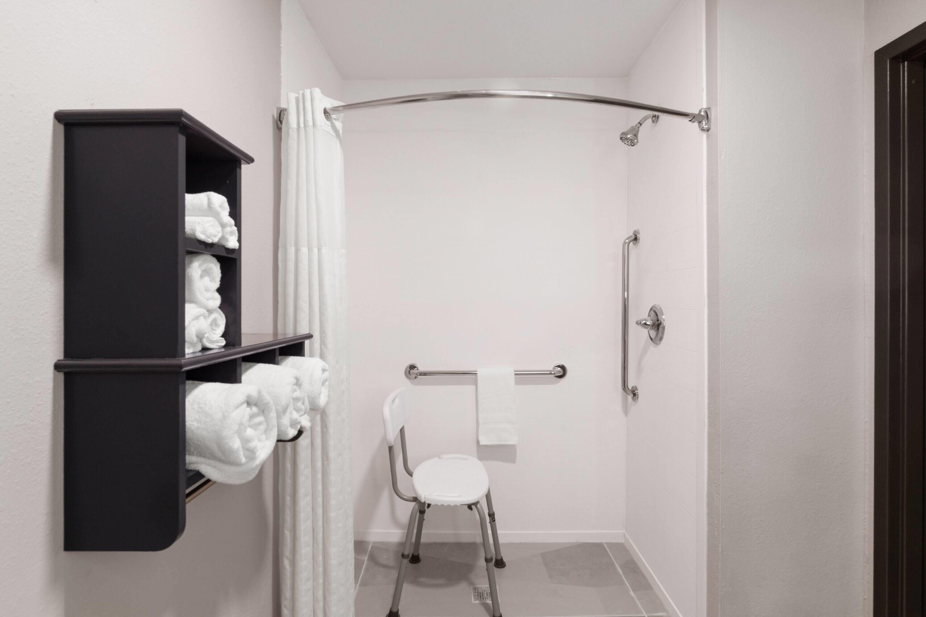 Room, 1 King Bed, Hearing Accessible, Non Smoking (Roll-in Shower) | Accessible bathroom