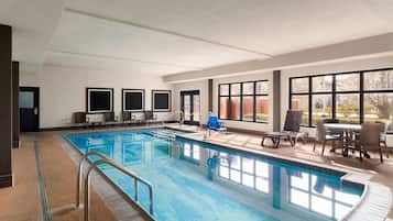 Una piscina cubierta