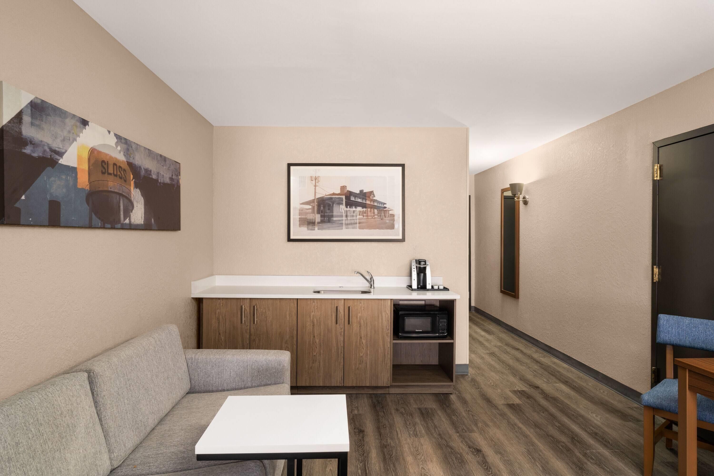 Room, 1 King Bed, Accessible, Non Smoking (Mobility, Bathub W/grab Bars)