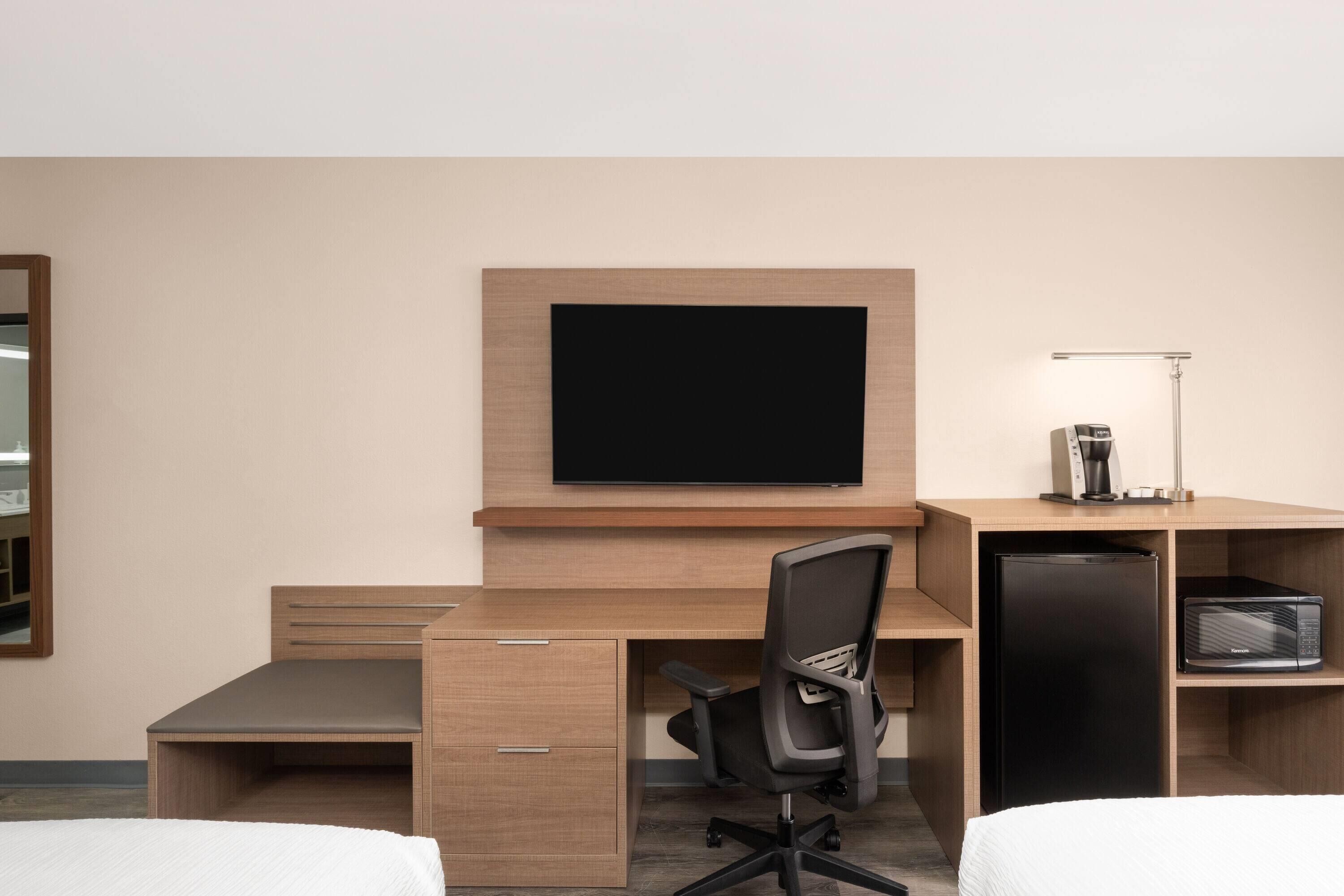 Coffres-forts dans les chambres, bureau, fer et planche à repasser
