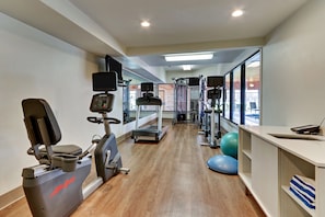 A gym with cardio machines, weightlifting equipment, and exercise balls. - Holiday Inn Express Hotel & Suites Bad Axe by IHG (Bad Axe)
