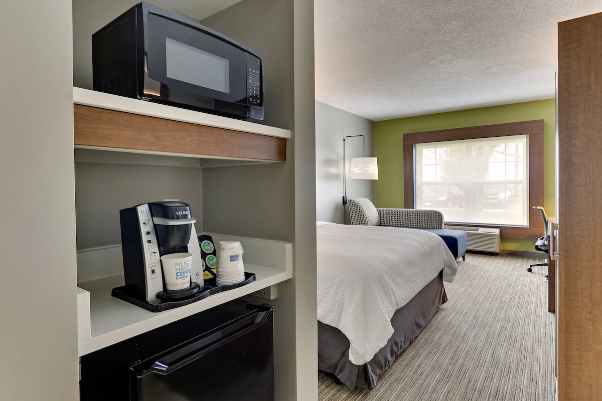 1 bedroom, in-room safe, desk, iron/ironing board