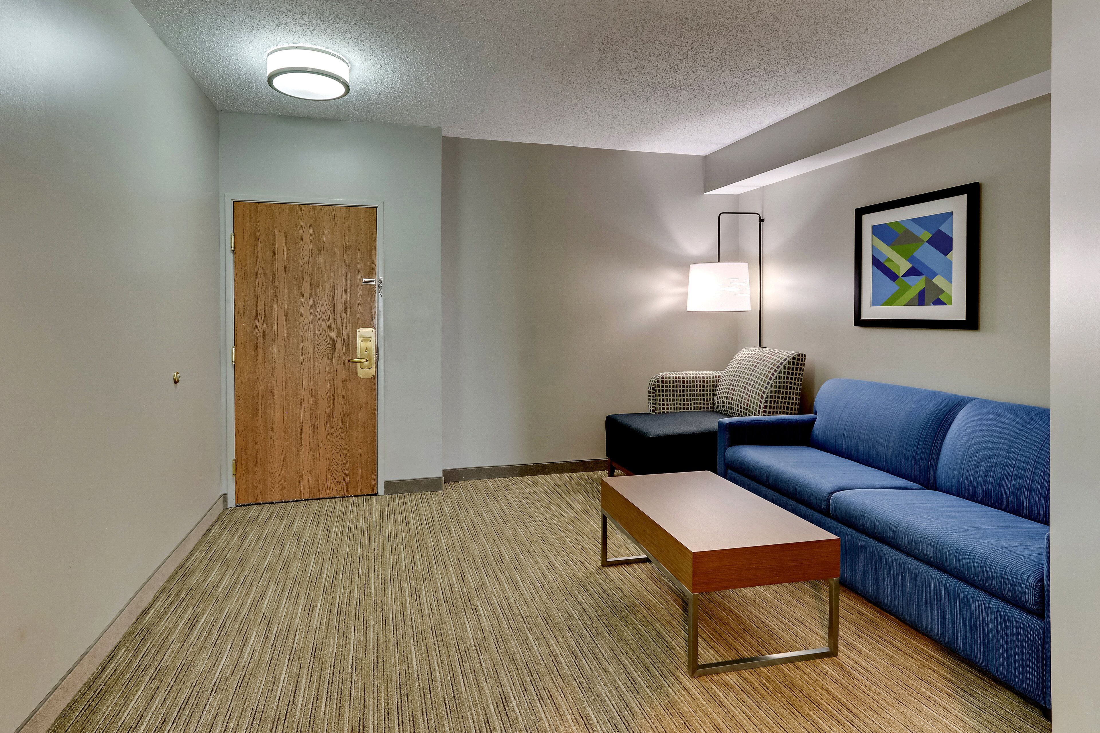 suite, 1 king bed, accessible, jetted tub (mobility) | in-room safe, desk, iron/ironing board, free rollaway beds