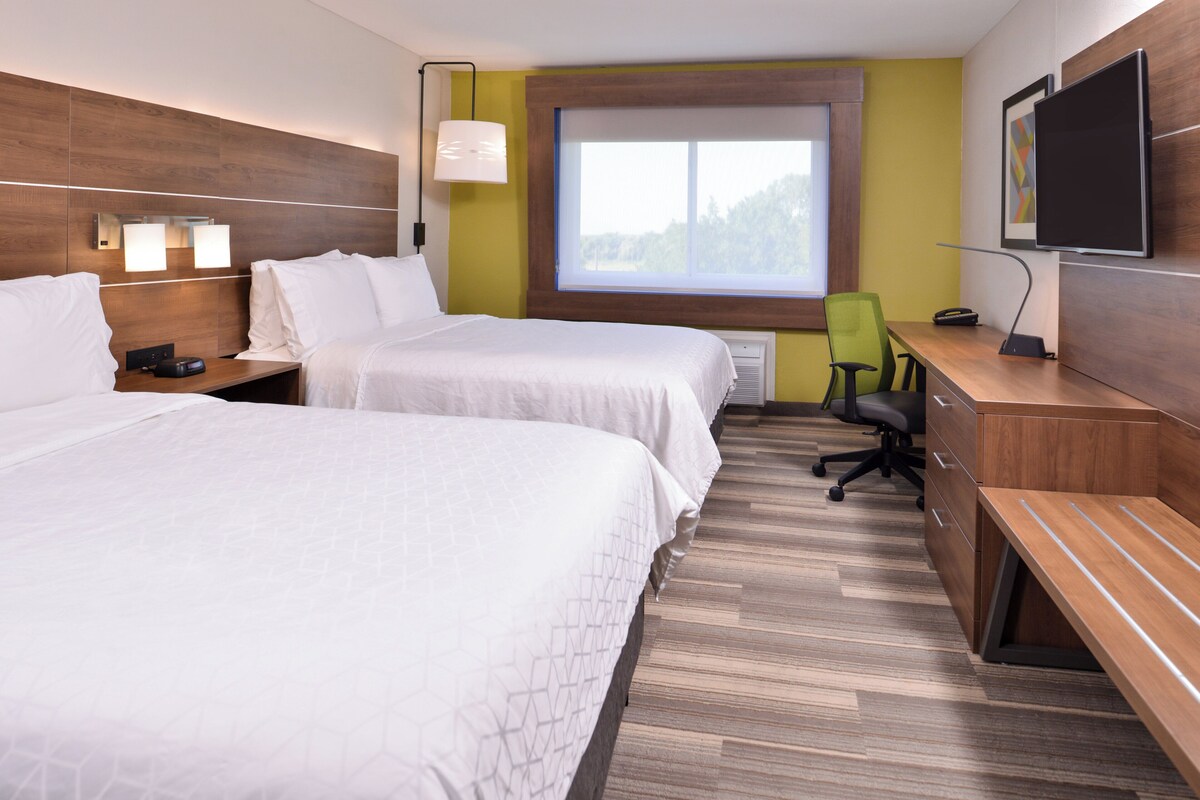Standard Room, 2 Queen Beds | In-room safe, desk, iron/ironing board, cribs (surcharge)