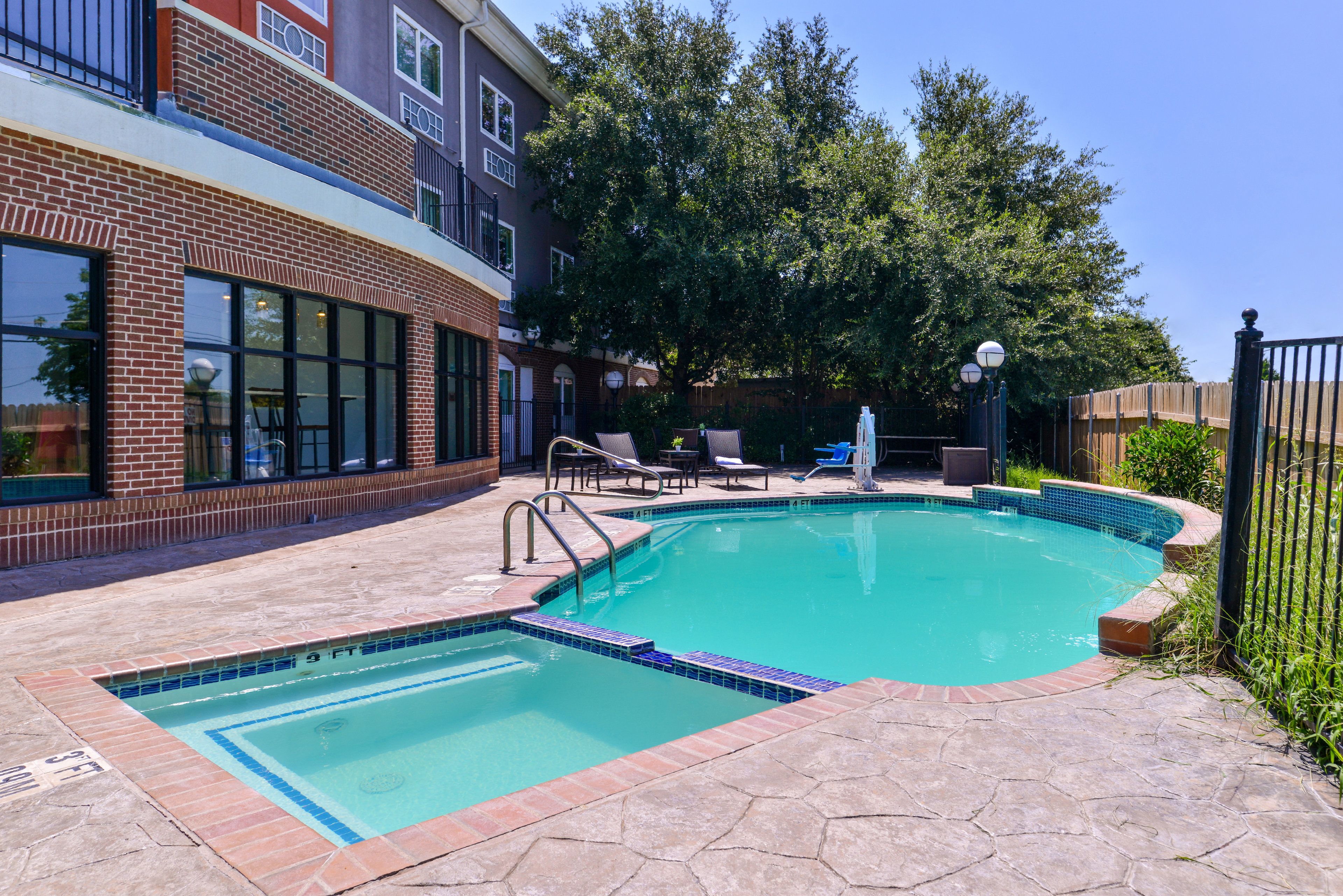 Outdoor pool, open 9:00 AM to 9:00 PM, sun loungers