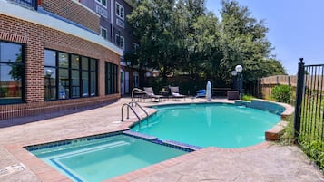 Outdoor pool, open 9:00 AM to 9:00 PM, sun loungers