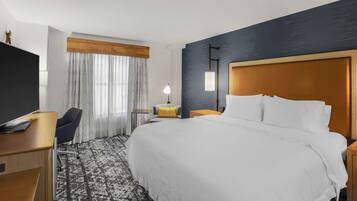 Hochwertige Bettwaren, Zimmersafe, Schreibtisch