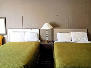 Camera Standard, 2 letti matrimoniali, fumatori | Biancheria da letto di alta qualità, materassi Select Comfort