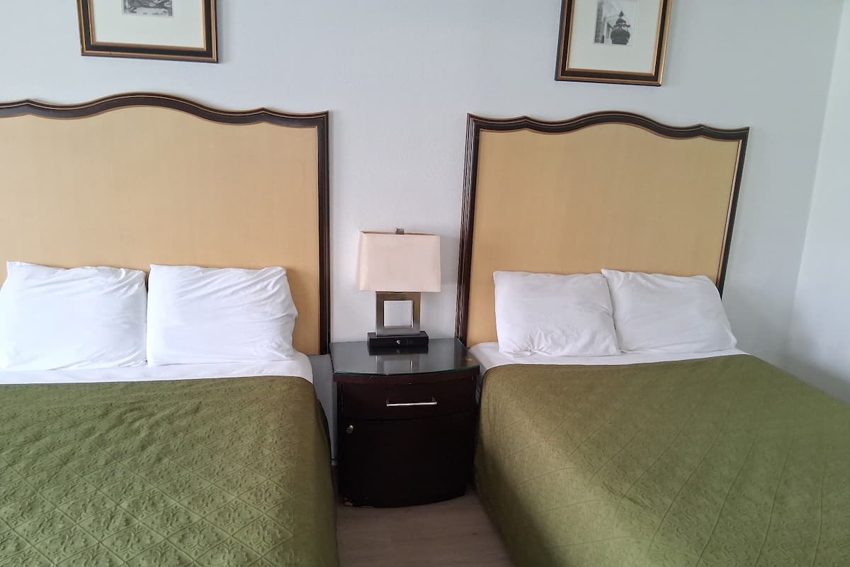 Habitació estàndard, 2 llits dobles, no fumadors | Televisor