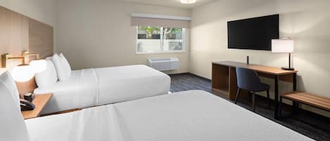 Huone, 2 keskisuurta parisänkyä, tupakointi kielletty | Pimennysverhot, ilmaiset vauvansängyt, ilmainen Wi-Fi, vuodevaatteet