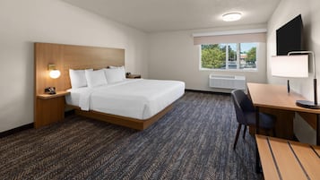 Room, 1 King Bed, Non Smoking | Blackout drapes, free cribs/infant beds, free WiFi, bed sheets