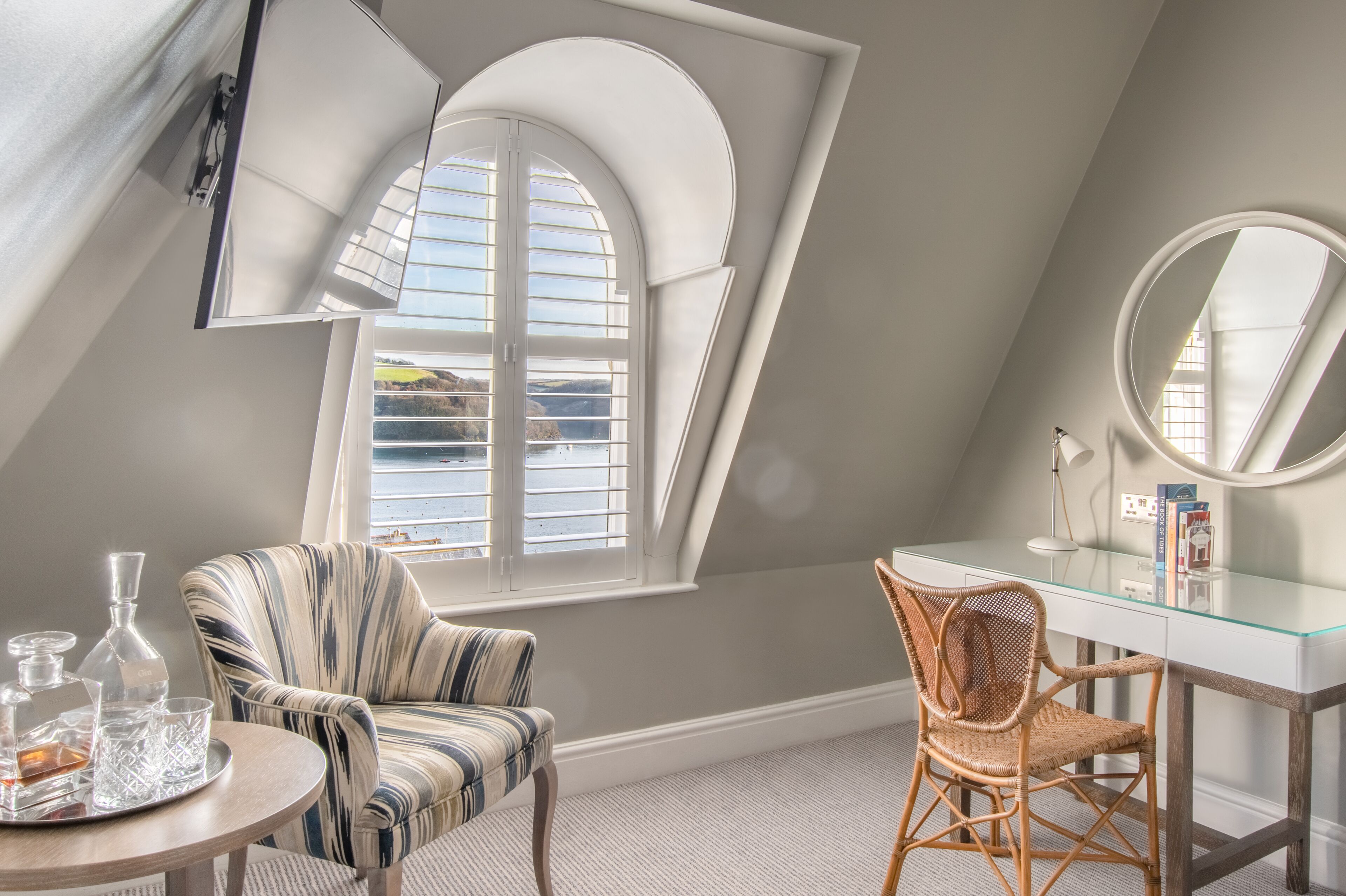 double room | minibar, in-room safe, desk, laptop workspace