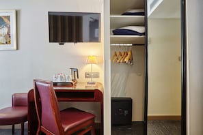 1 bedroom, premium bedding, in-room safe, desk