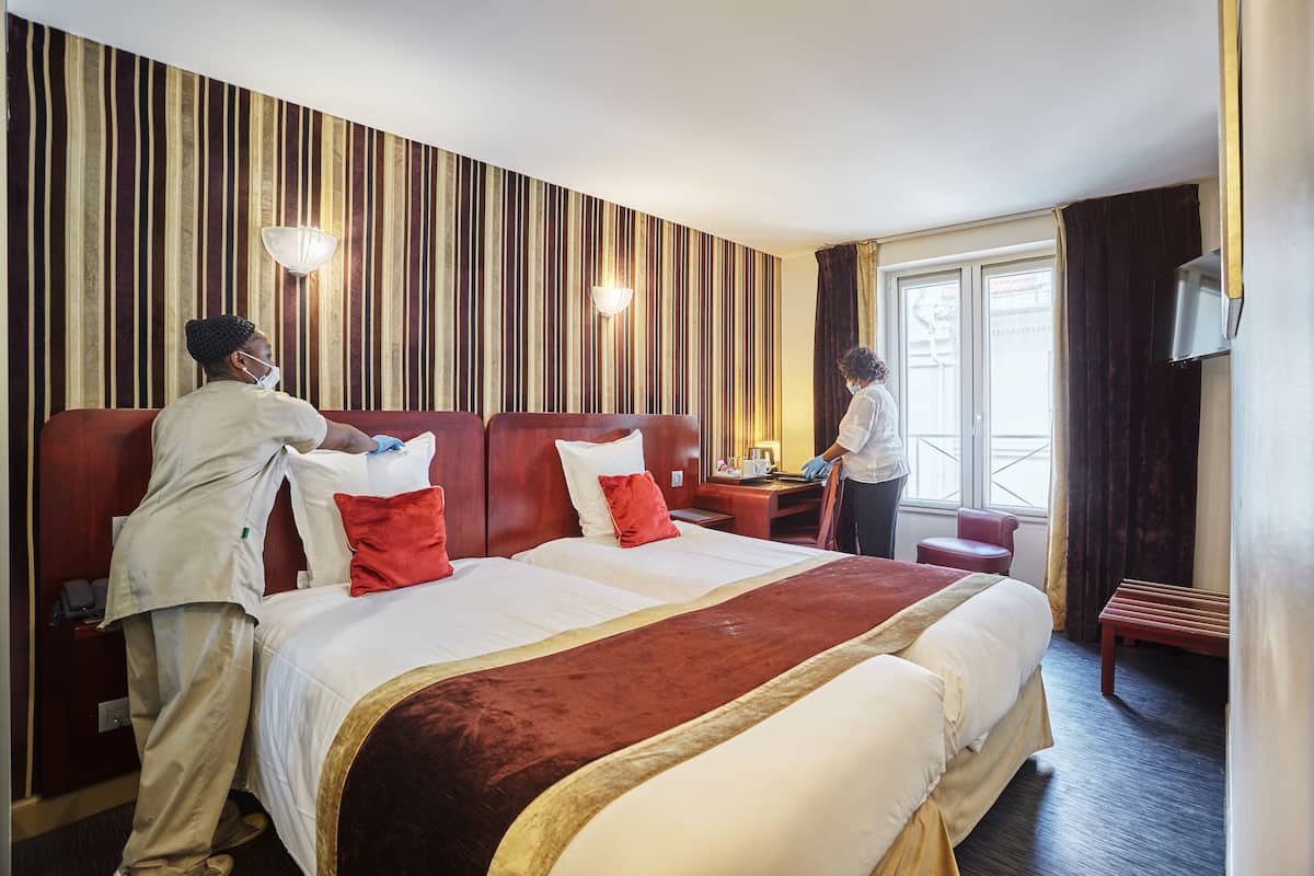 Habitación Confort con 2 camas individuales | Ropa de cama de alta calidad y caja de seguridad en la habitación