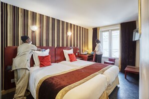 Comfort Twin kamer | Luxe beddengoed, een kluis op de kamer, een bureau, geluiddichte muren