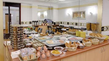 Café da manhã com buffet todos os dias mediante uma taxa