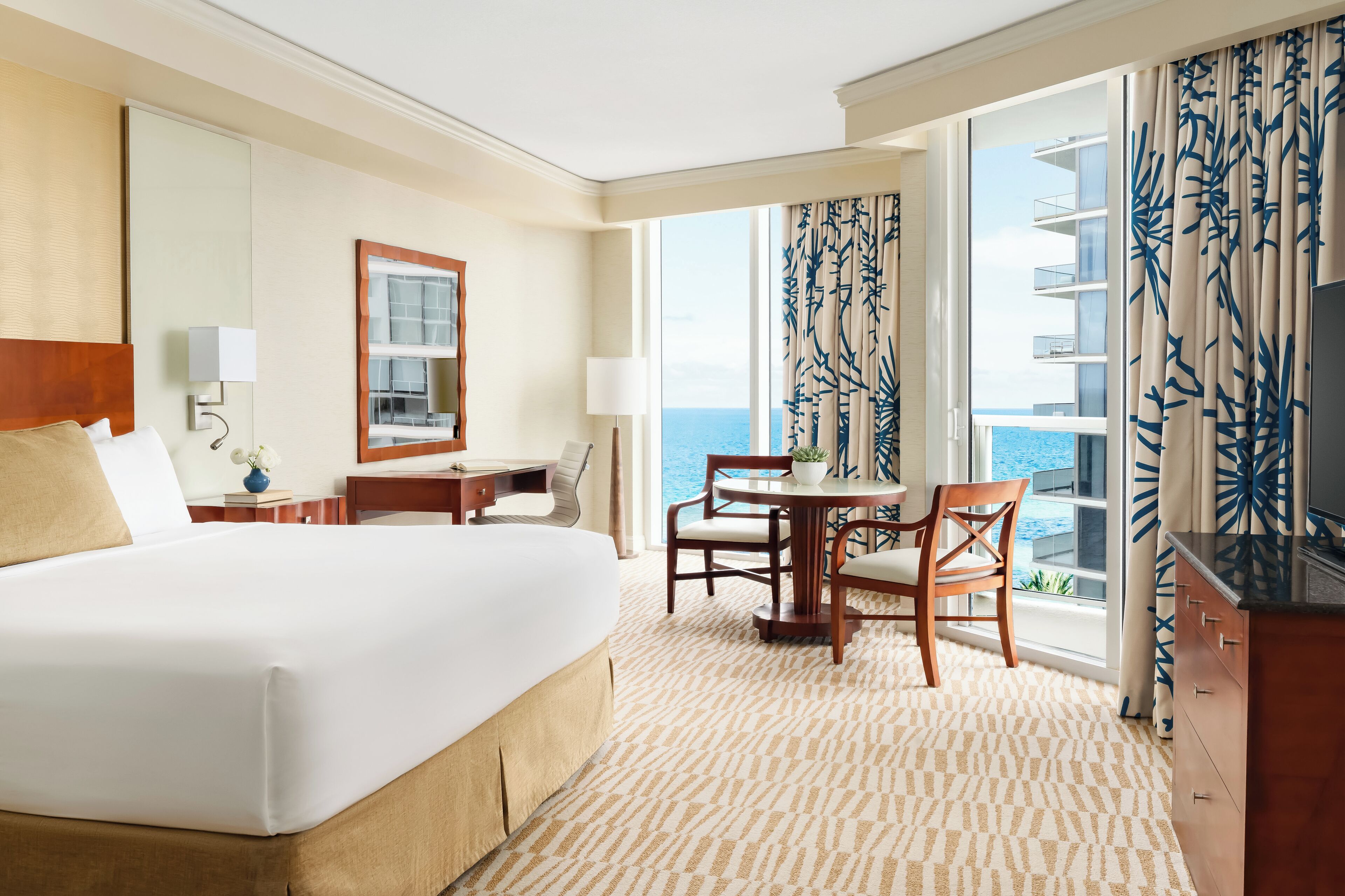 Literie de qualité supérieure, surmatelas, minibar