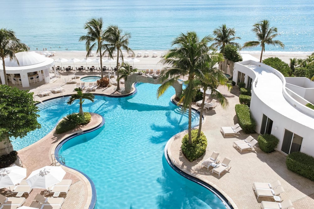 Trump International Beach Resort
