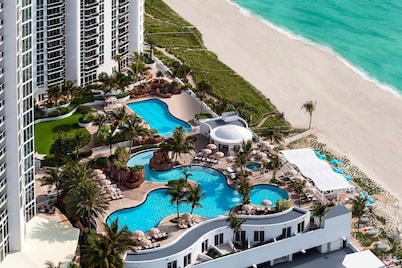 Trump International Beach Resort