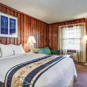 Standaard kamer, 1 queensize bed, niet-roken | Een strijkplank/strijkijzer, gratis wifi, beddengoed, een wekker