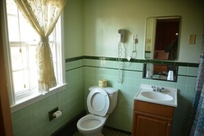 Kamar Keluarga, Bebas Asap Rokok | Kamar mandi | Pengering rambut dan handuk