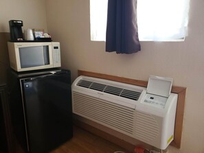 ห้องสแตนดาร์ด, เตียงควีนไซส์ 2 เตียง, ปลอดบุหรี่ (No Pets Allowed) | เตียงเสริม/เปล, Wi-Fi ฟรี, ผ้าปูที่นอน