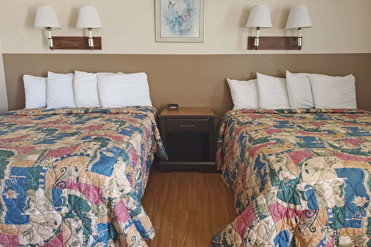 Standard Room, 2 Queen Beds, Non Smoking (No Pets Allowed)