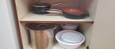 Room, Multiple Beds, Non Smoking, Ground Floor (Efficiency, 3 Queen Beds, No Pets) | Private kitchenette | Mini-fridge, microwave, coffee/tea maker