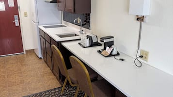 Zimmer, 1 Queen-Bett, Nichtraucher, Kochnische | Eigene Küche