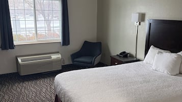 1 Queen Bed with Kitchenette Non-Smoking | Desk, laptop workspace, free WiFi, bed sheets