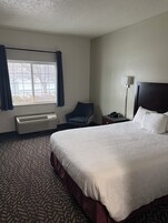 Escritorio, espacio para trabajar con laptop y wifi gratis