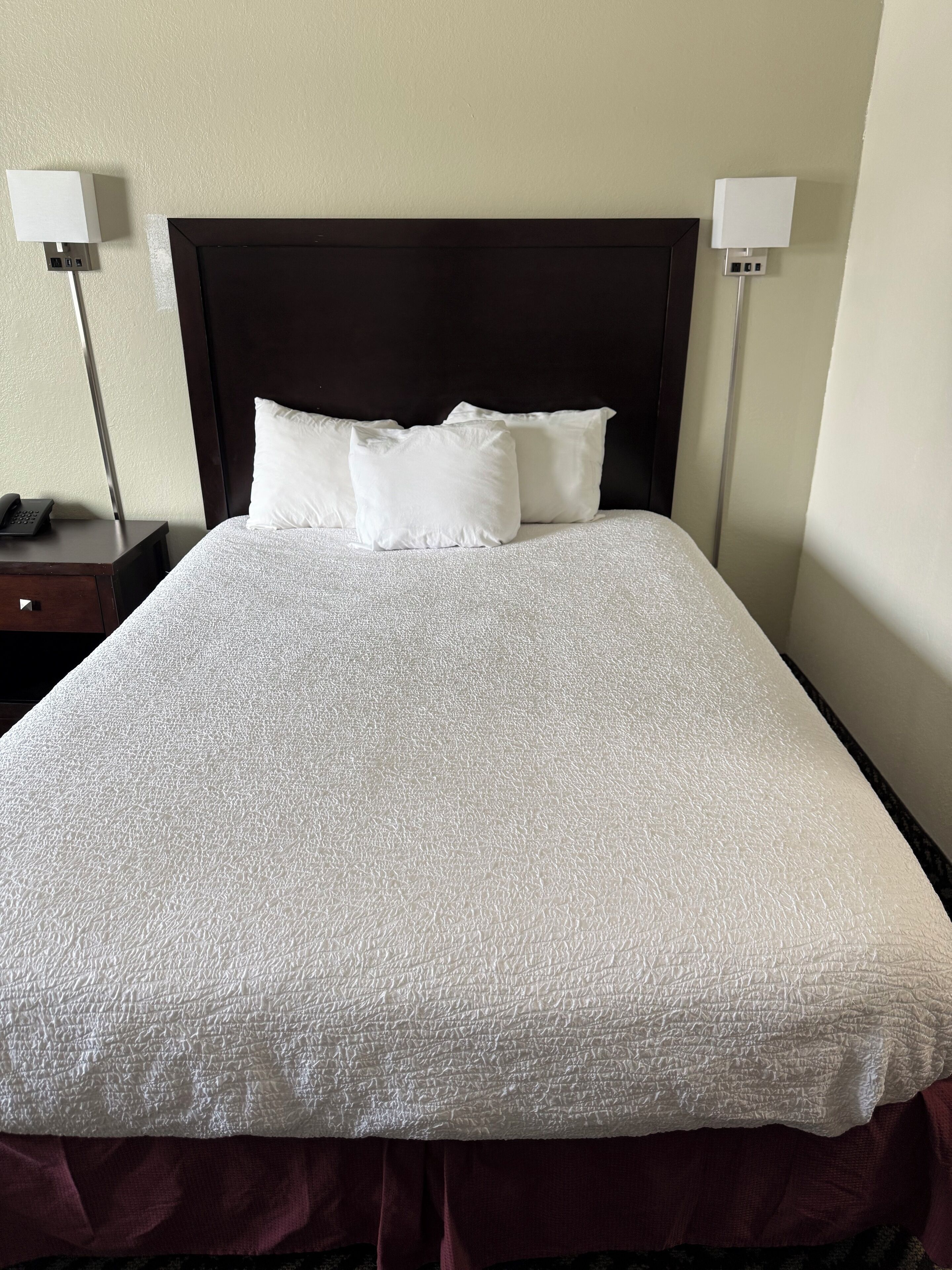 1 Queen Bed with Kitchenette Non-Smoking | Desk, laptop workspace, free WiFi, bed sheets