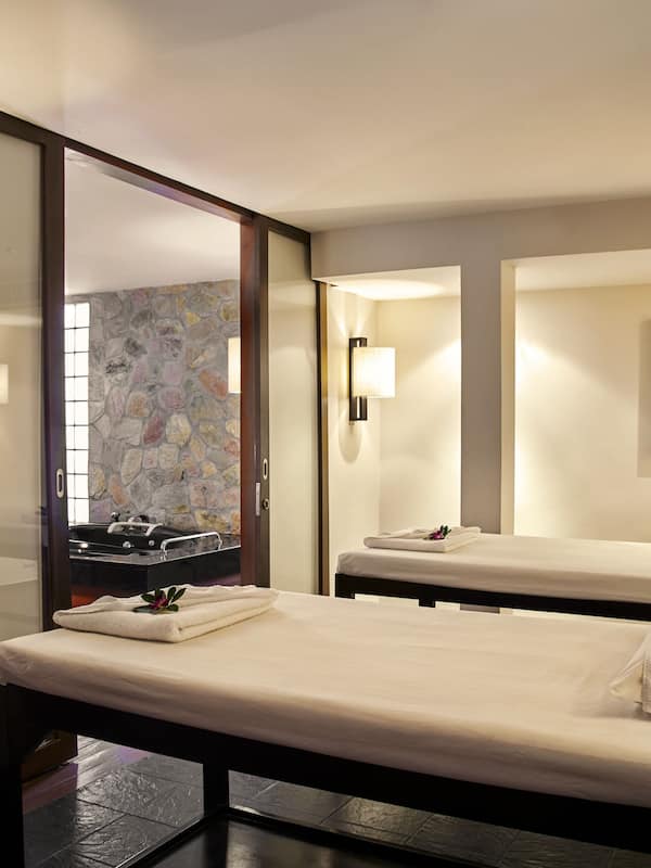 Couples treatment room(s), sauna, hot tub, steam room, body treatments