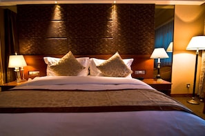 Minibar, in-room safe, desk, blackout curtains