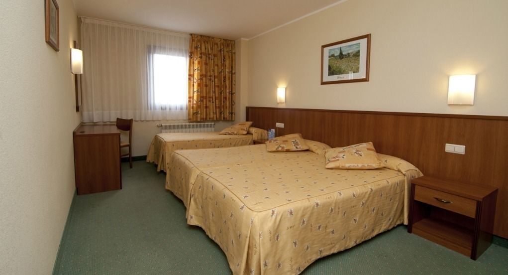 double or twin room (extra bed) | in-room safe, desk, soundproofing, rollaway beds