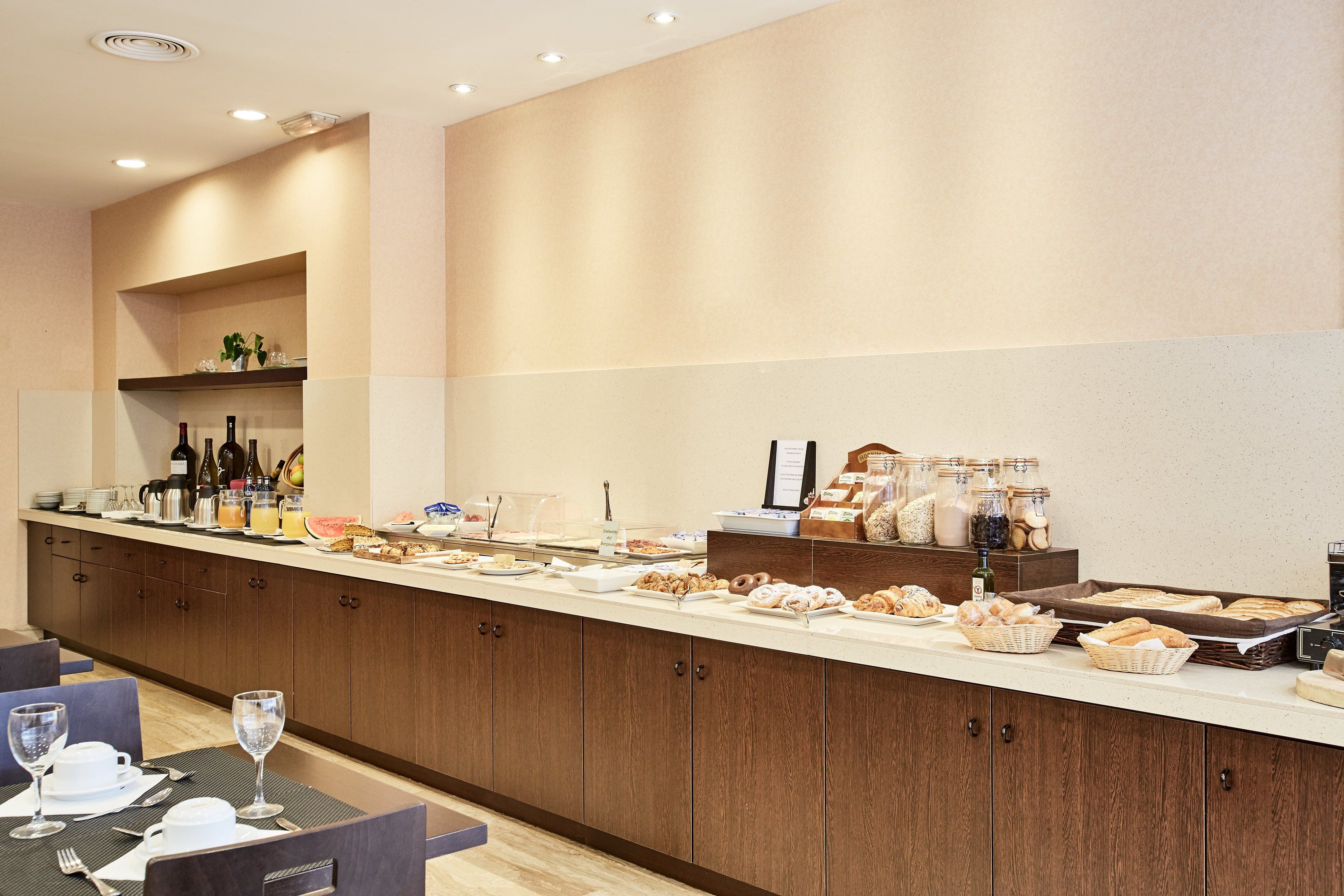 daily buffet breakfast for a fee