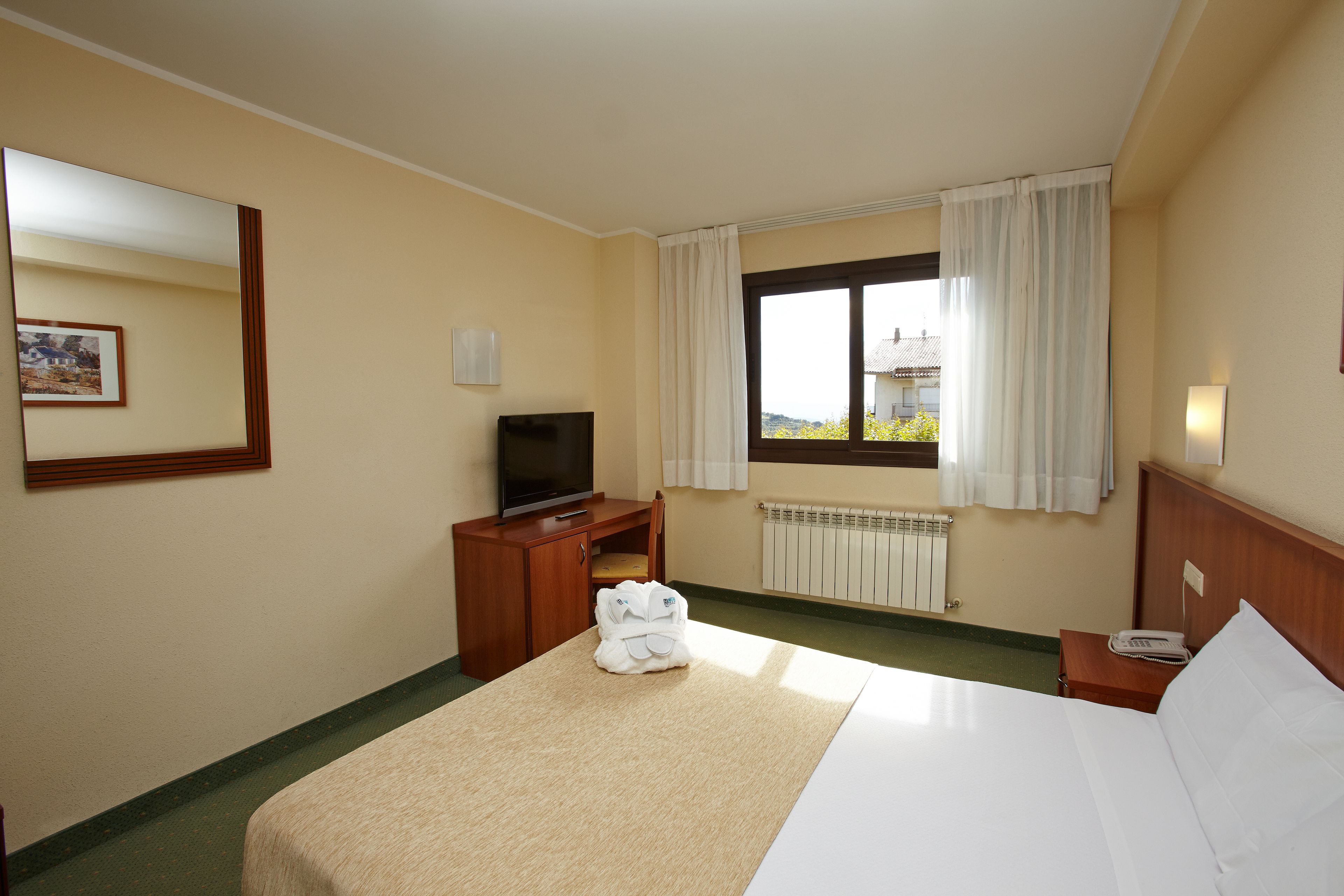 double room single use | in-room safe, desk, soundproofing, rollaway beds