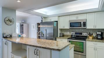 Condo, 2 Bedrooms (Premium View) | Private kitchen