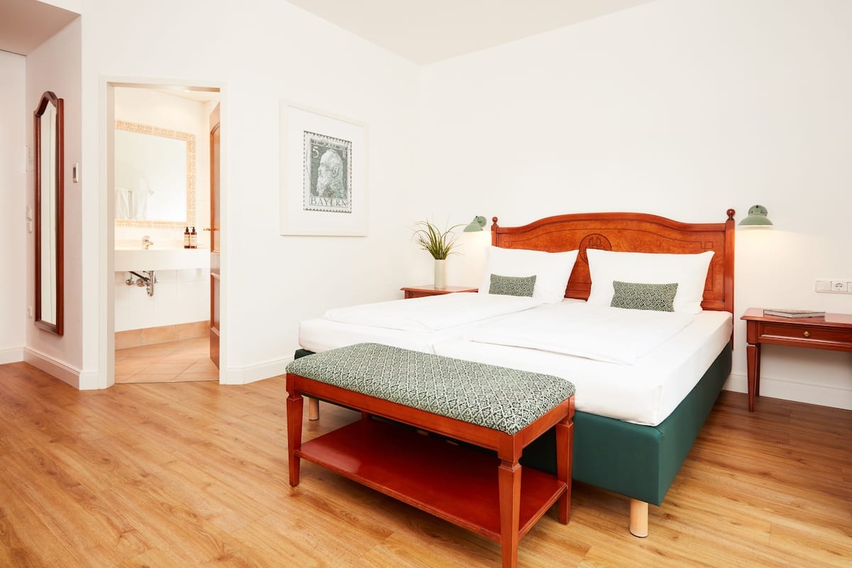1 bedroom, premium bedding, in-room safe, desk