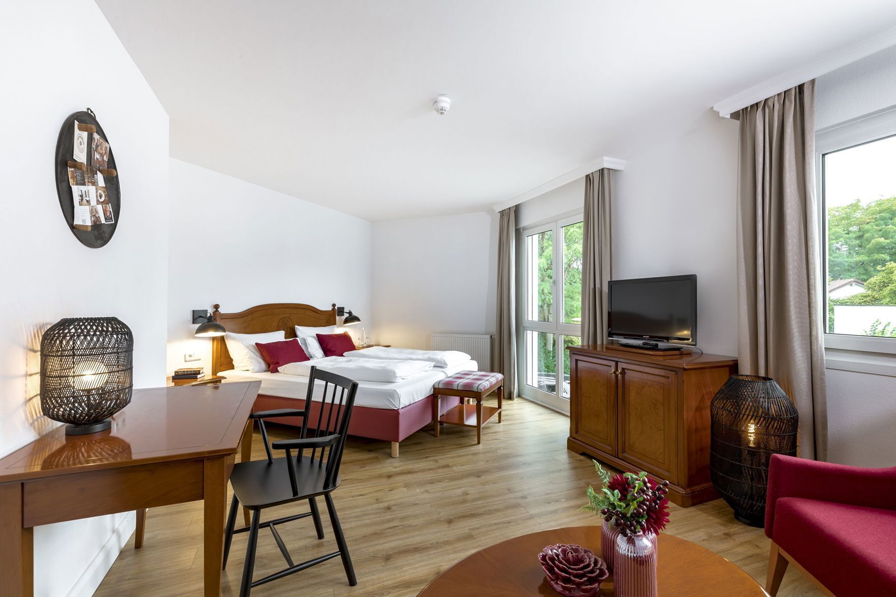 Premium bedding, in-room safe, desk, laptop workspace