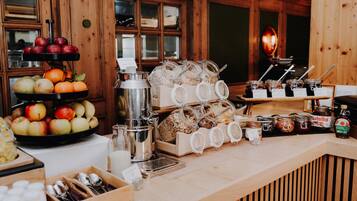 Petit déjeuner buffet servi tous les jours en supplément