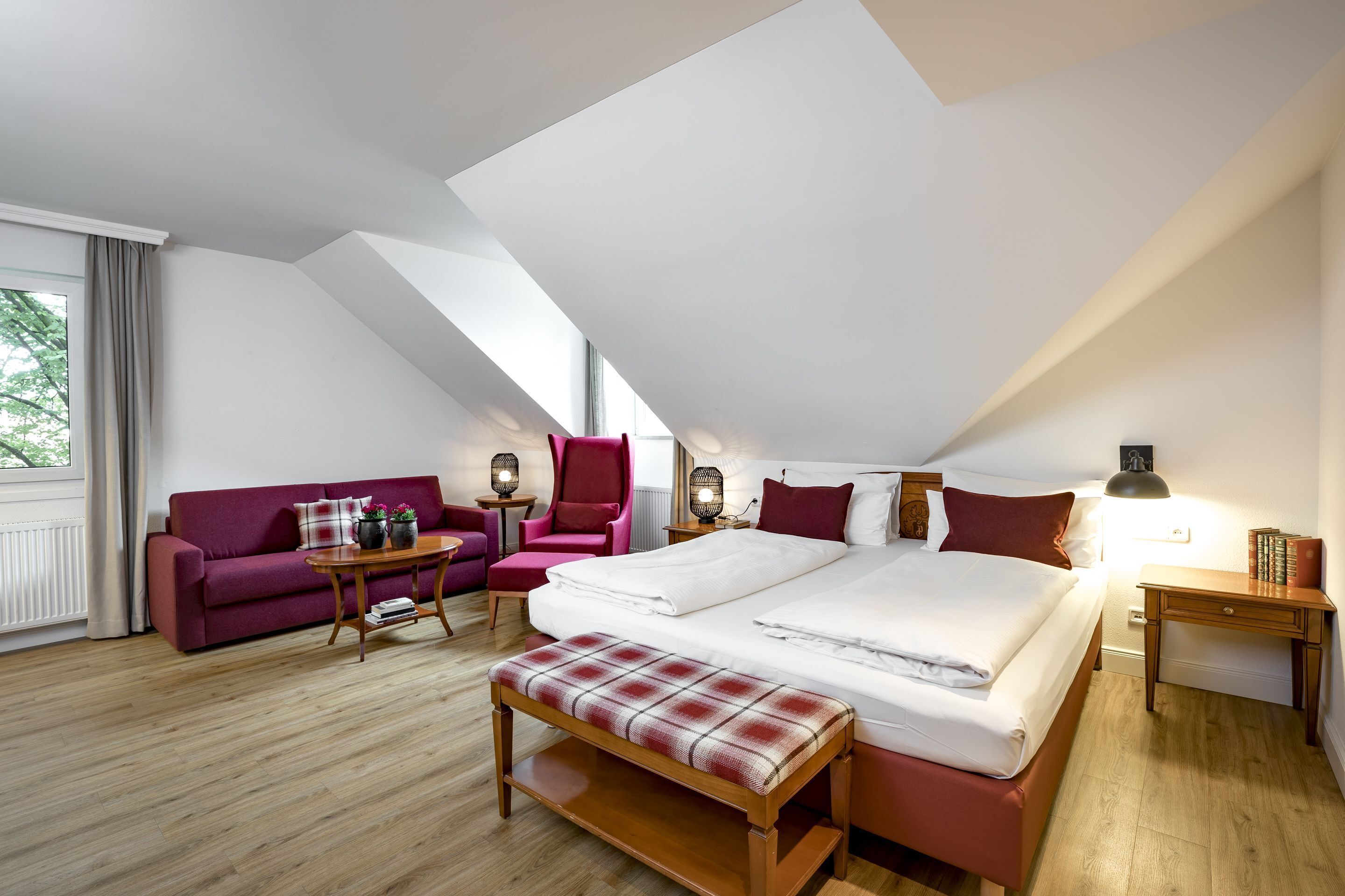 Premium bedding, in-room safe, desk, laptop workspace