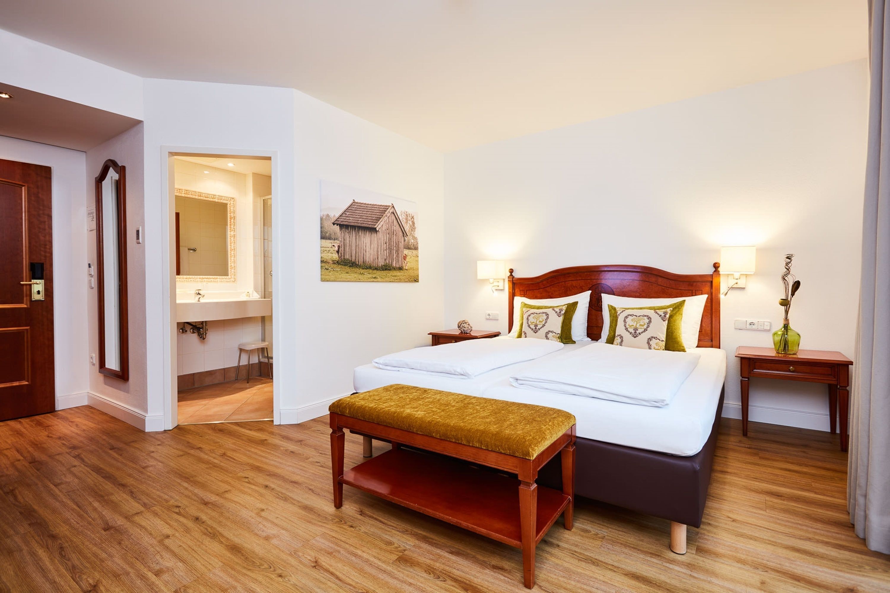 Premium bedding, in-room safe, desk, laptop workspace