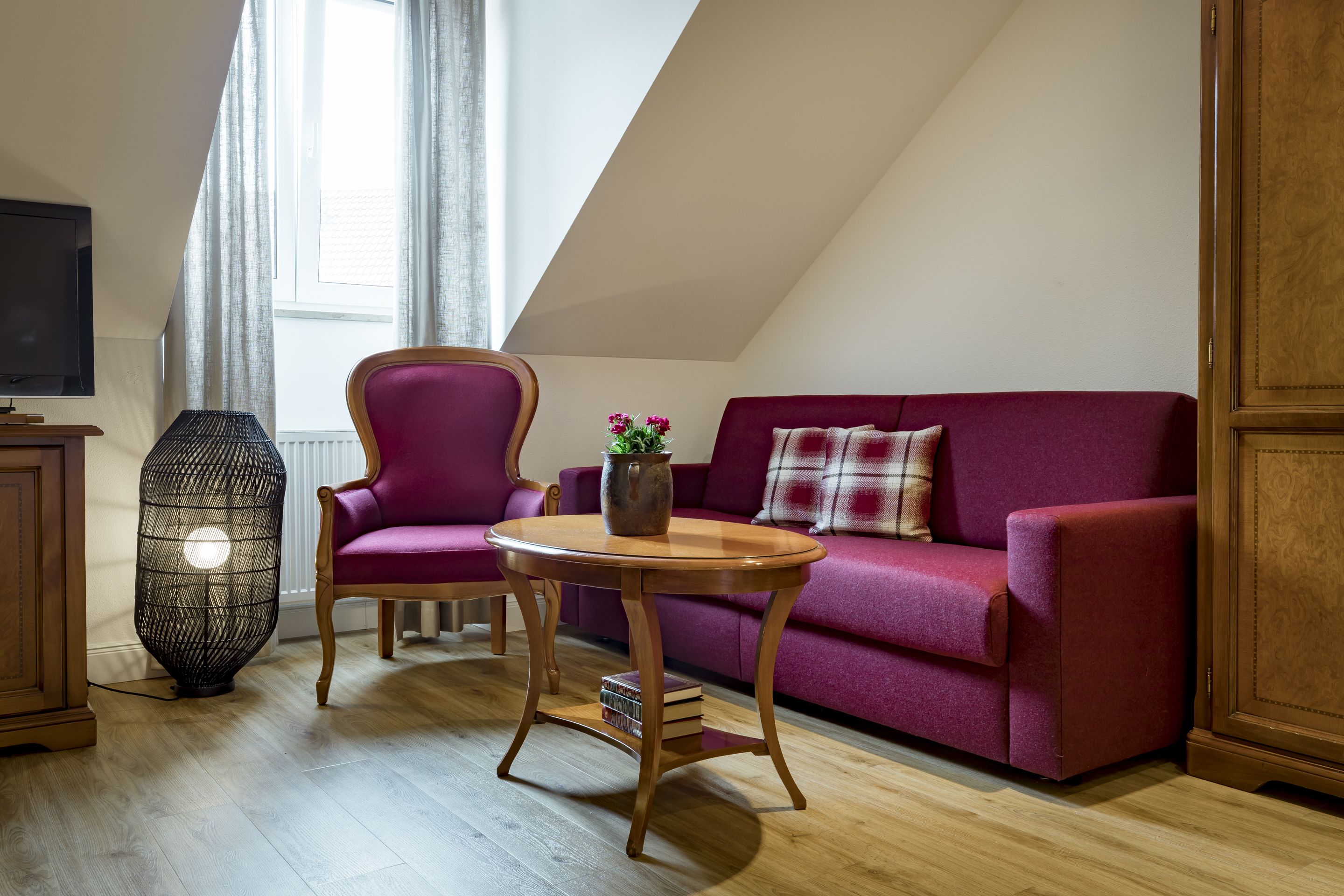 32-inch flat-screen tv with satellite channels, tv, netflix