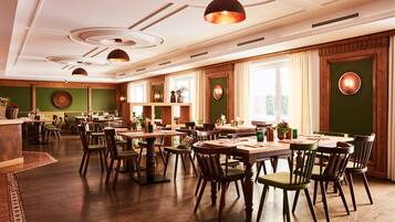 Se ofrece un desayuno bufé (20 EUR por persona)