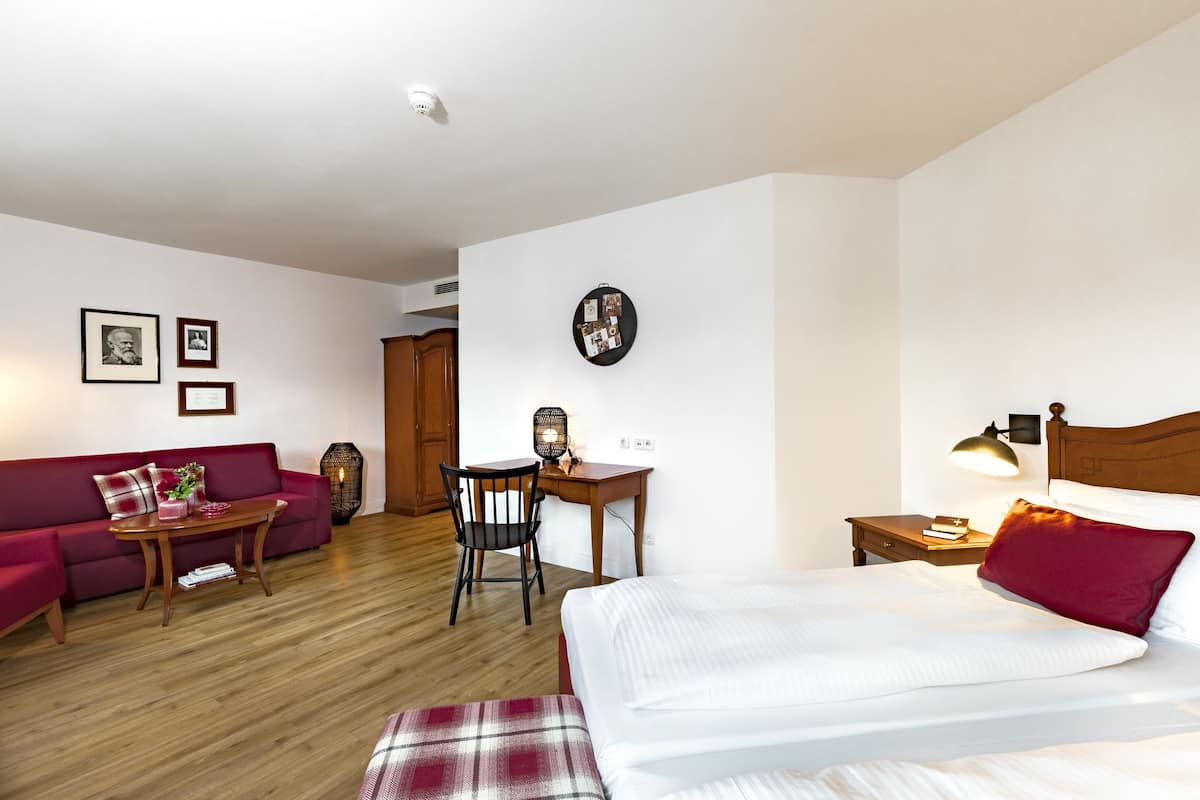 1 bedroom, premium bedding, in-room safe, desk